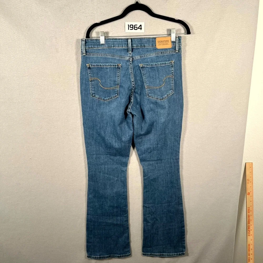 Signature By Levi Strauss & Co. Jeans Womens 32W Blue Denim Mid Rise Bootcut Leg